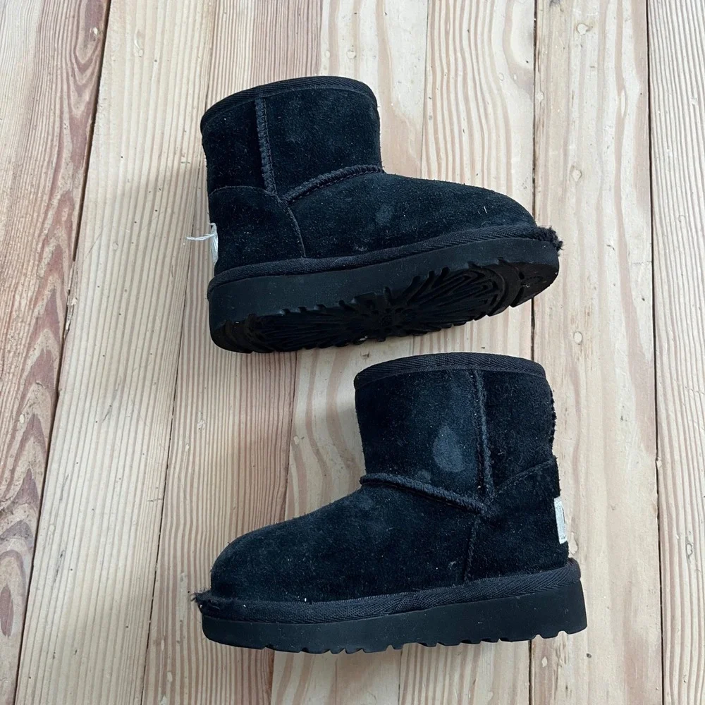 UGG toddler bailey